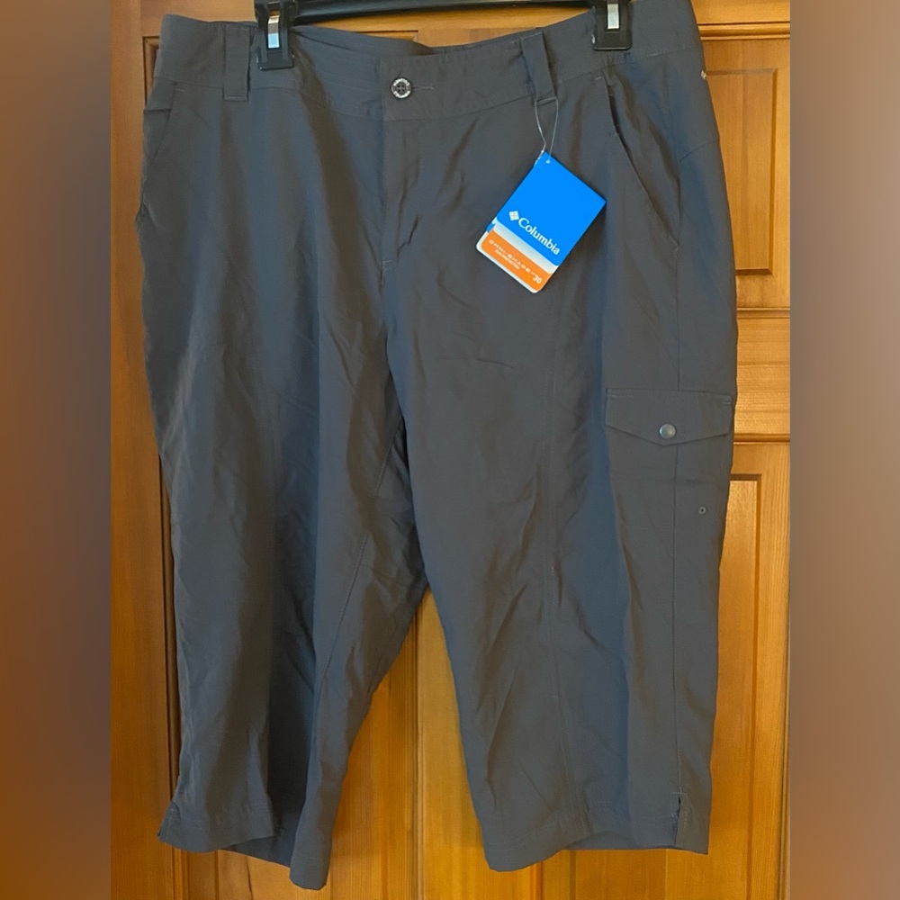 Columbia Women’s East Ridge Knee Pant, Gray Cargo Capri, Performance Fabric NWT